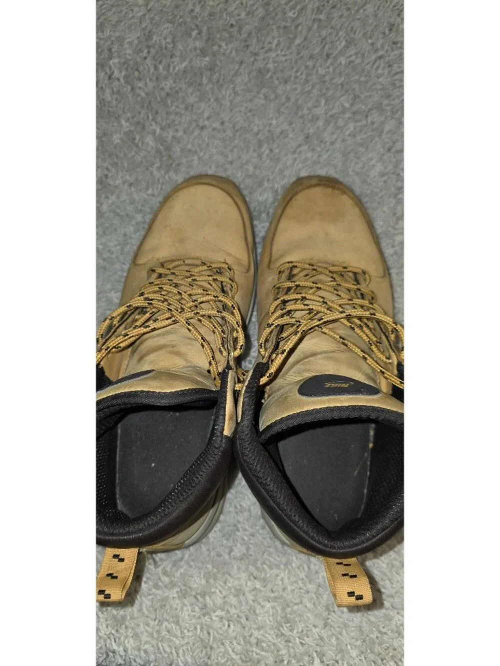 N/A nike manoa